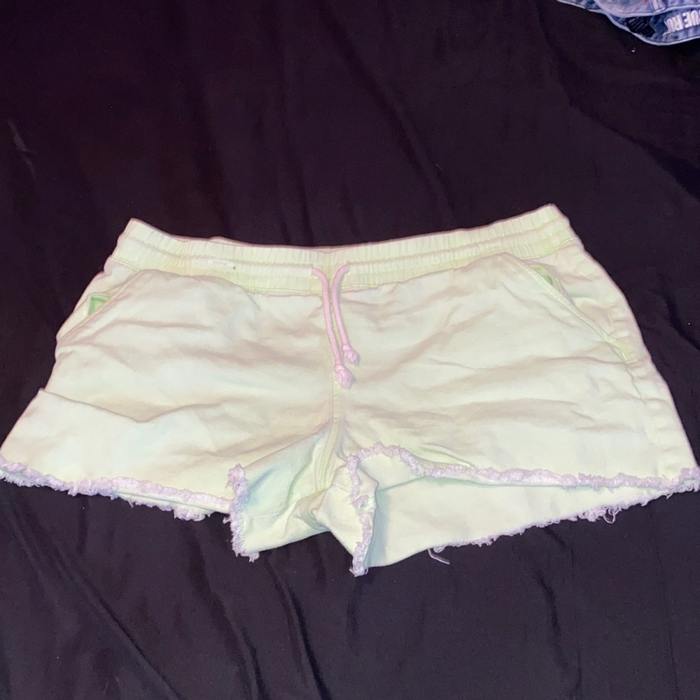 Green no boundary shorts size XL